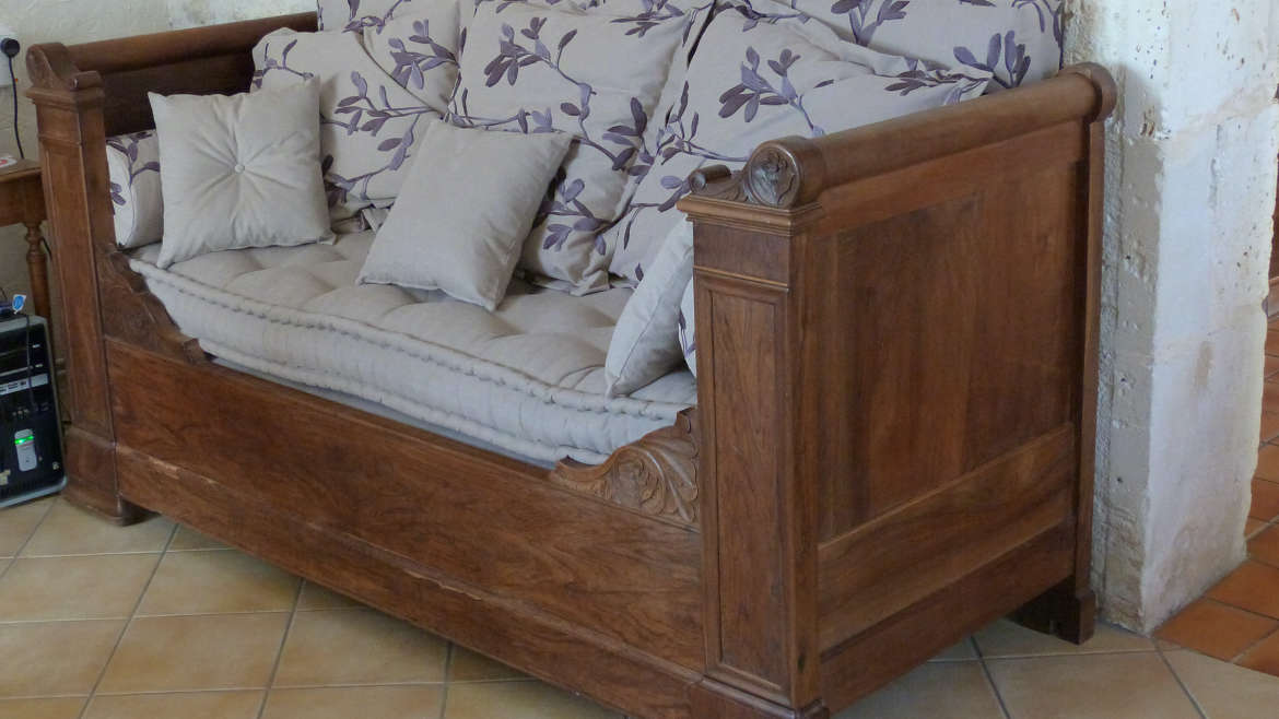 Canapé bois avec coussins